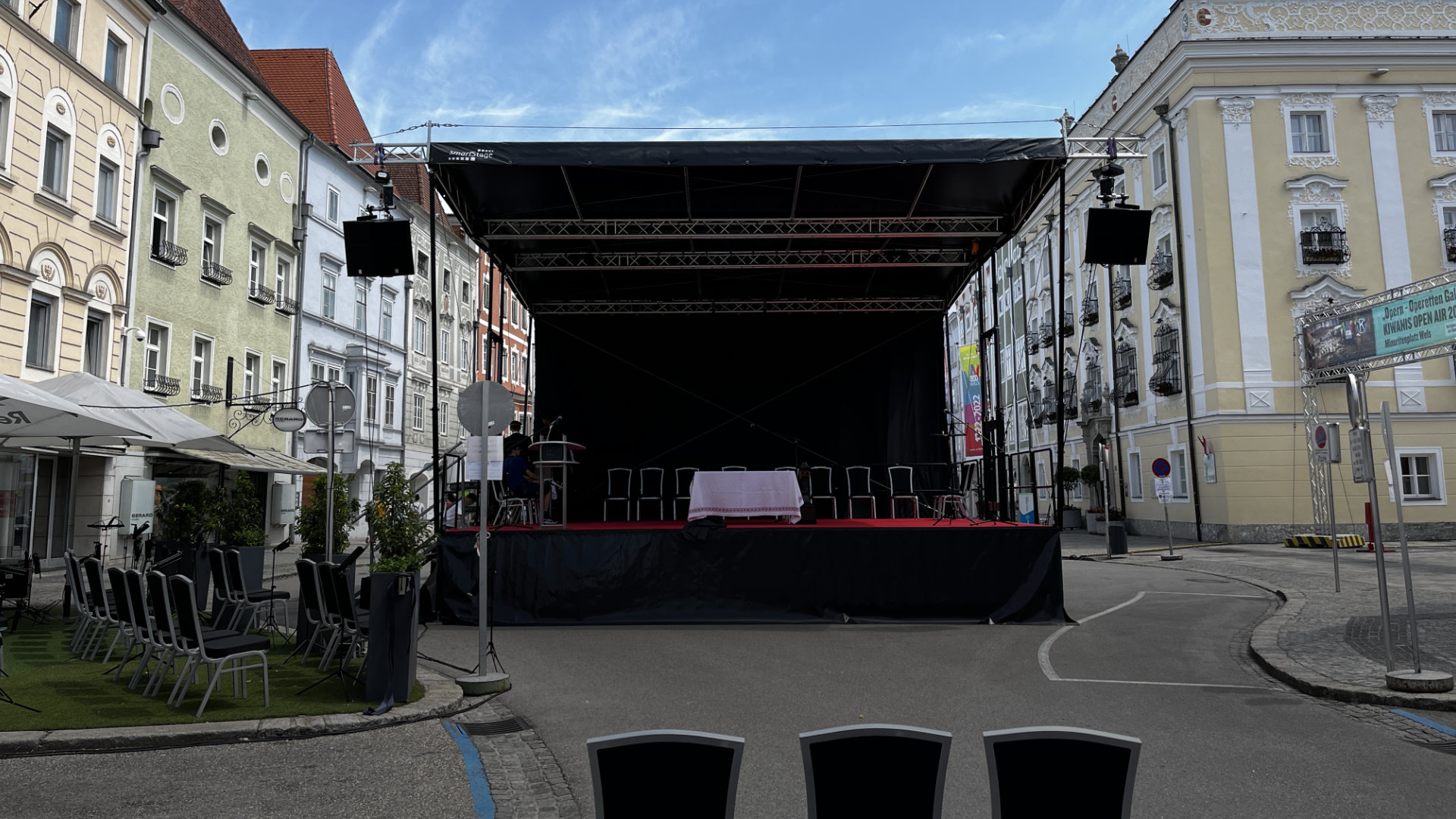 Sie haben ein Event im Freien. Wir liefern die passende Bühne dazu.